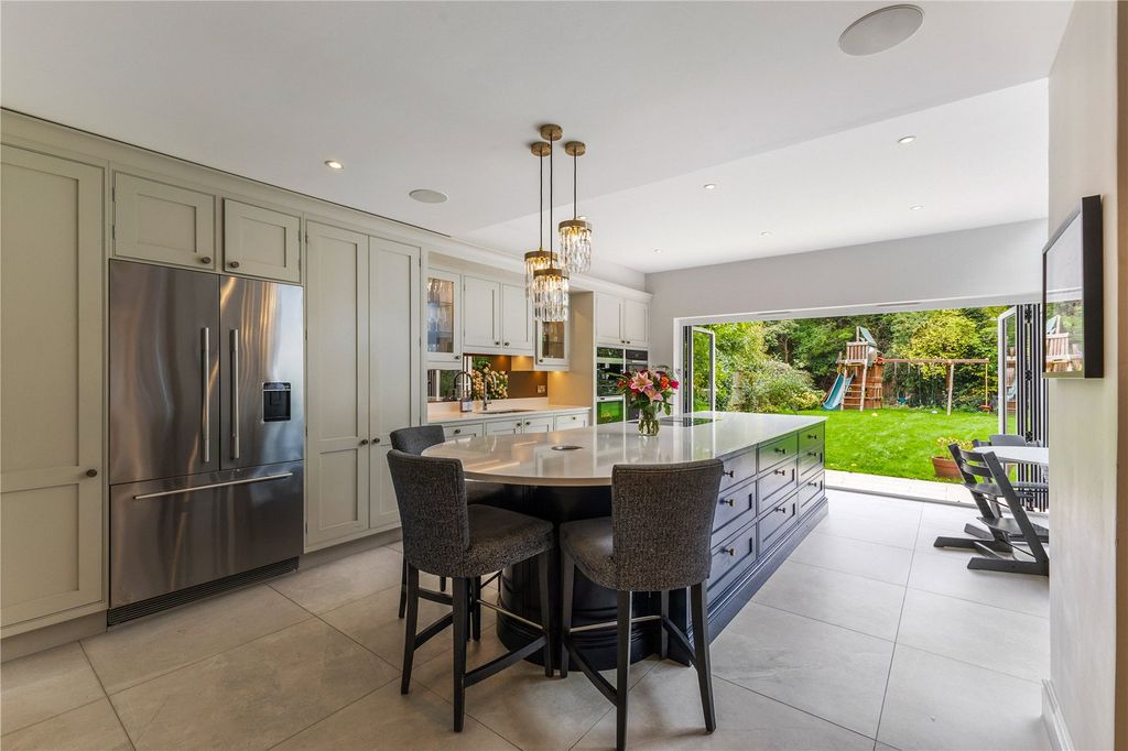 Property photo 2 of 19 Kitchen/Breakfast