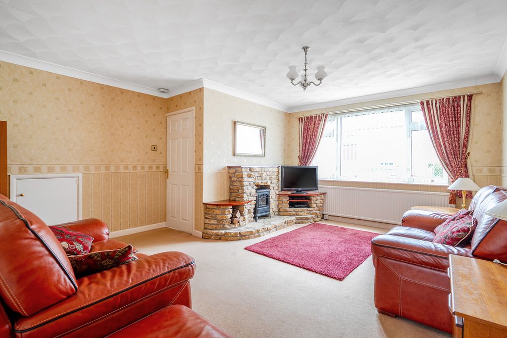 Property photo 2 of 19