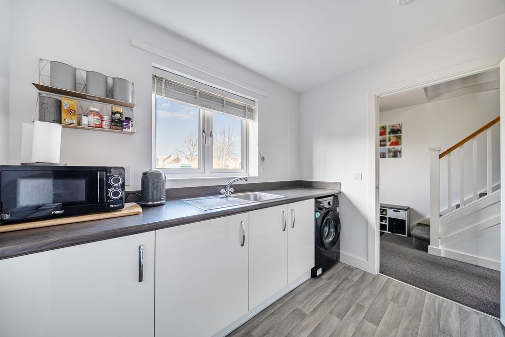 Property photo 3 of 16 Kitchen