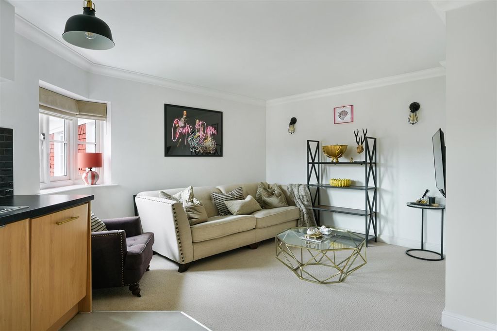 Property photo 3 of 12 Elizabeth House (10).Jpg