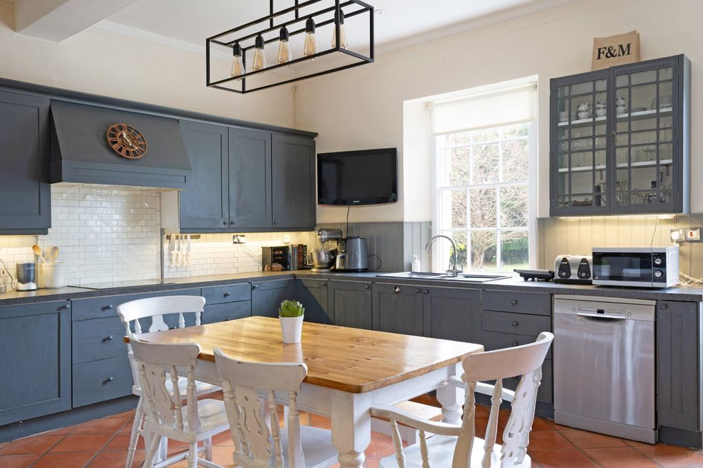 Property photo 3 of 21 Kitchen/Dining