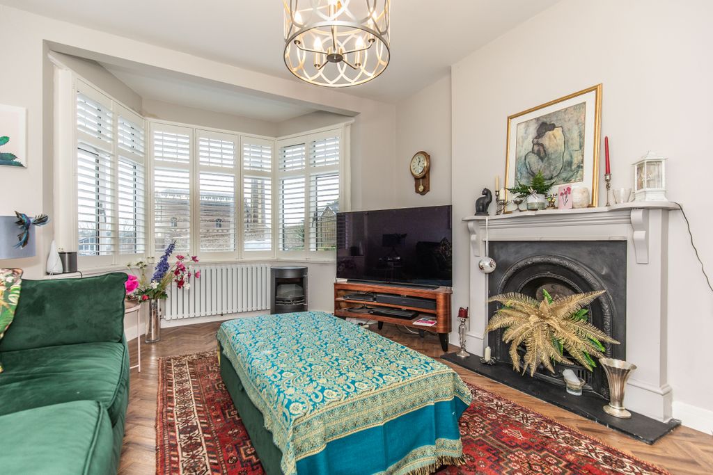 Property photo 2 of 32 Ridgeways-26