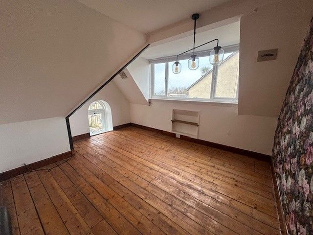 Property photo 2 of 17 L'room 1