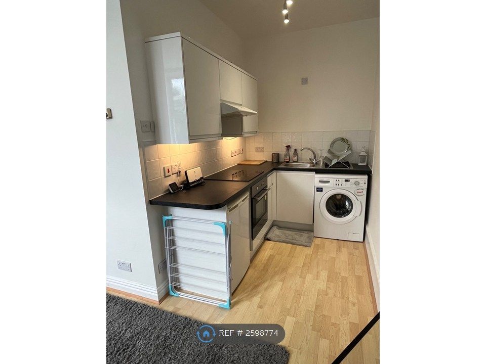 Property photo 3 of 7 Kitchen