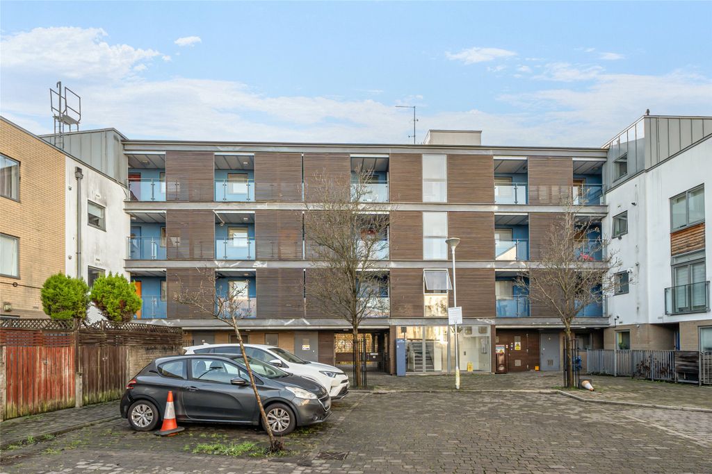 Property photo 2 of 11 Picture No. 20