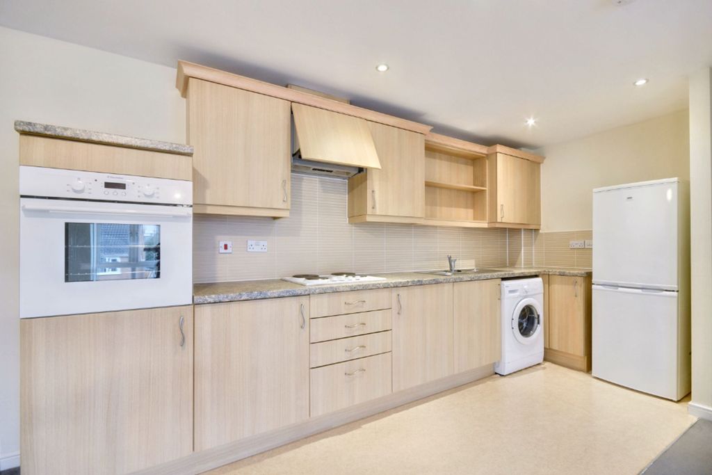 Property photo 2 of 8 Fully Equipped Kitchen