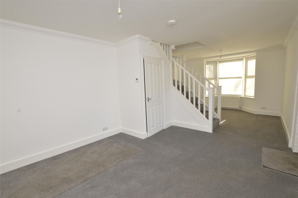 Property photo 2 of 13 Lounge