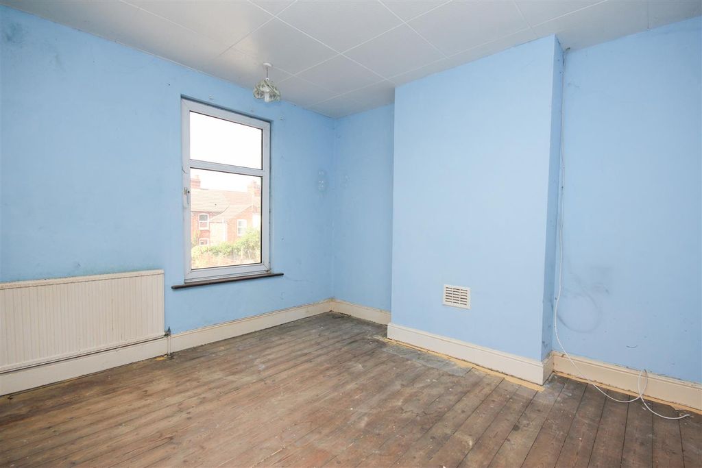 Property photo 2 of 14 Bed 2B.Jpg