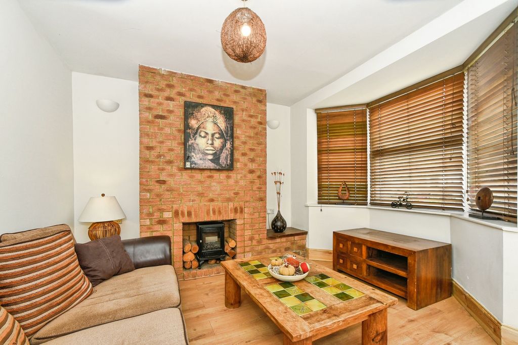 Property photo 2 of 20