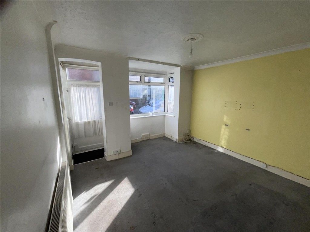 Property photo 3 of 10 Lounge