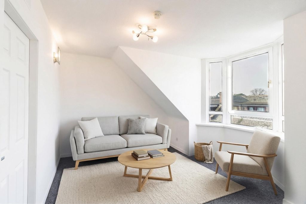 Property photo 1 of 20 Lounge Staged