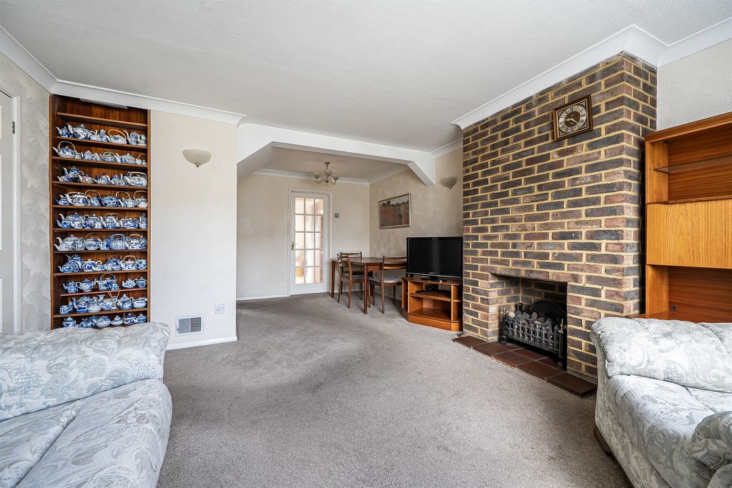 Property photo 2 of 12