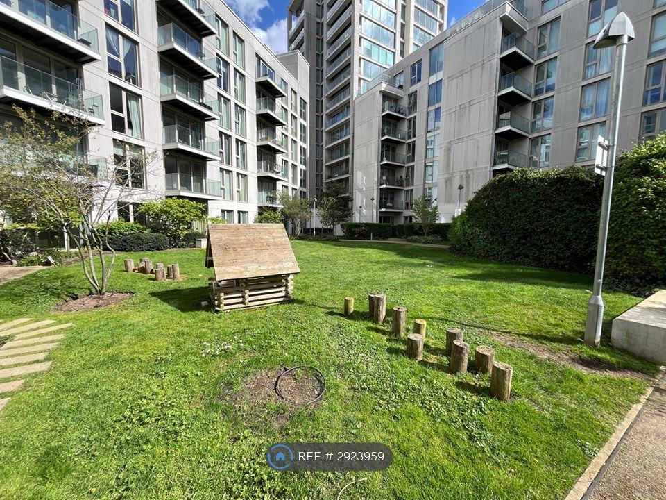 Property photo 2 of 16 Private Communal Garden For The Building
