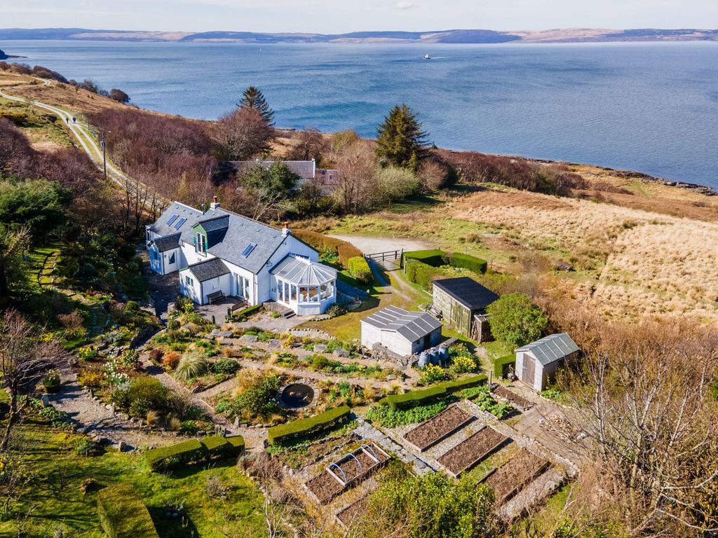 Property photo 2 of 91 4939144