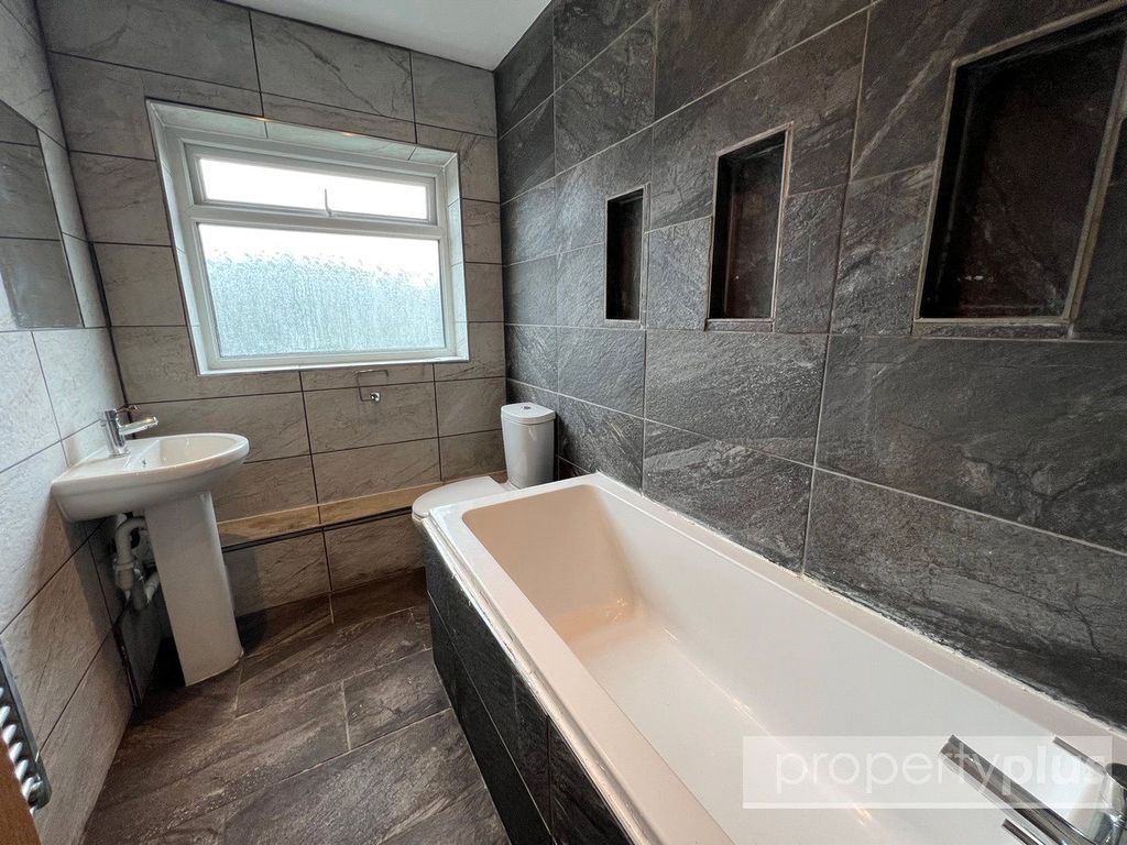 Property photo 2 of 12 Picture No. 11