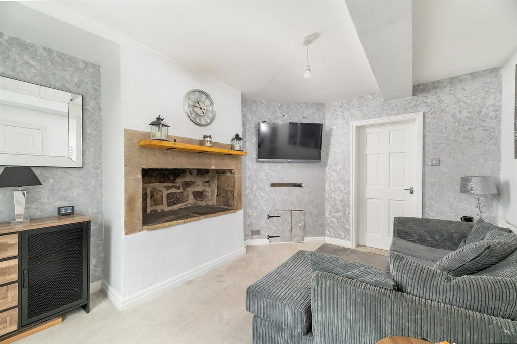 Property photo 2 of 20 Sitting Room