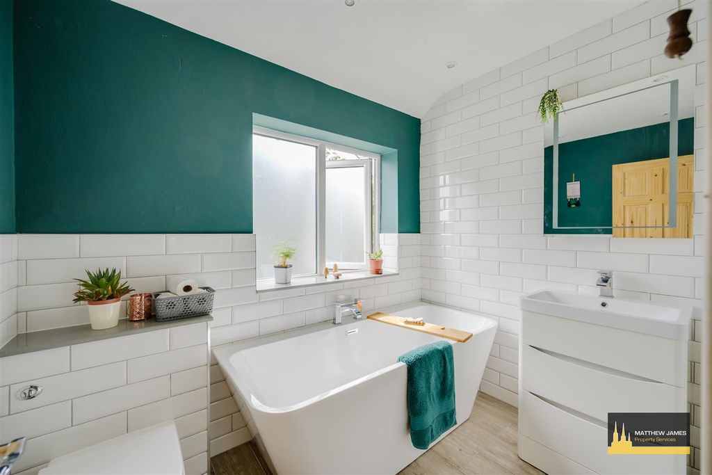 Property photo 2 of 26 Family Bath / Shower Room