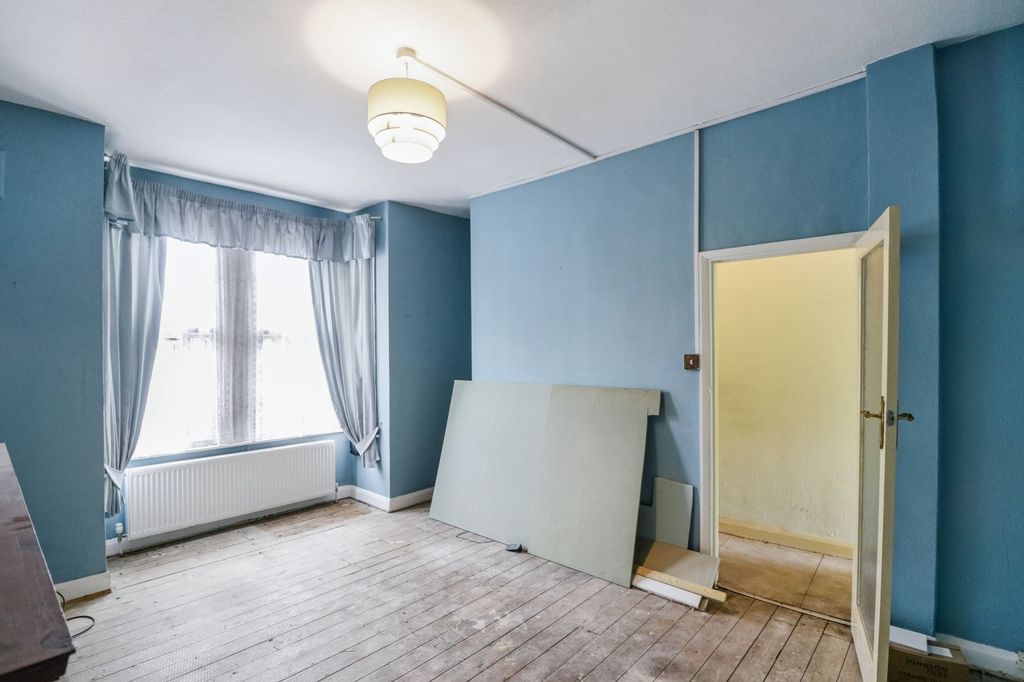 Property photo 3 of 19 Gff &amp; Fff, 11 Cavendish Drive, Leytonstone, London, E11 1Dn