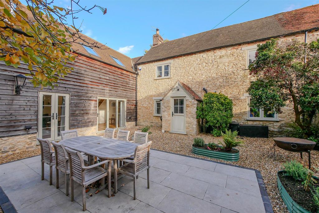 Property photo 2 of 26