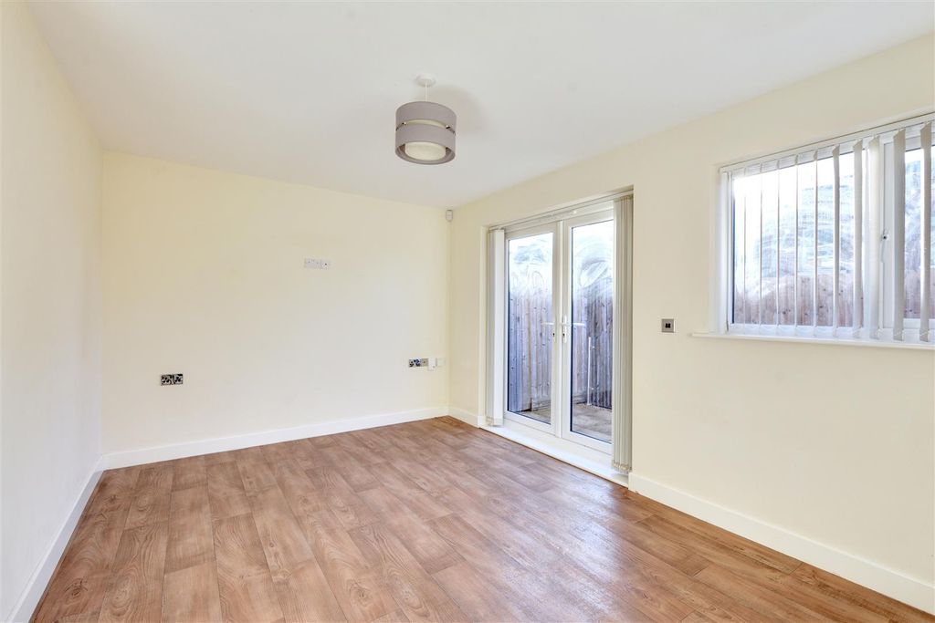 Property photo 3 of 25 Lounge_1.Jpeg