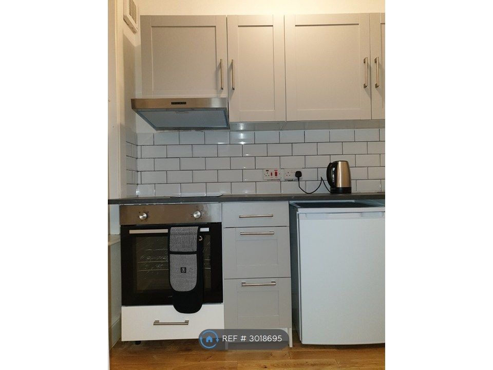 Property photo 3 of 4 Kitchen