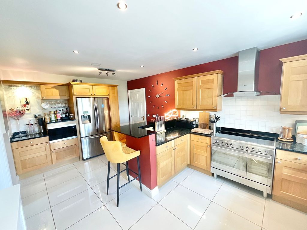 Property photo 2 of 31