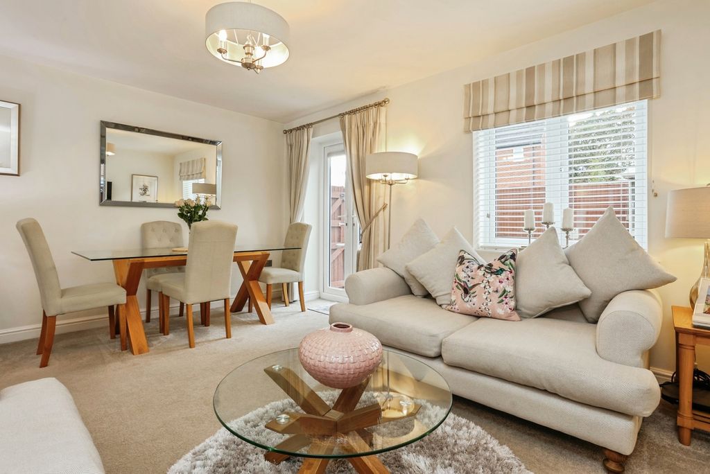 Property photo 2 of 17 Photo