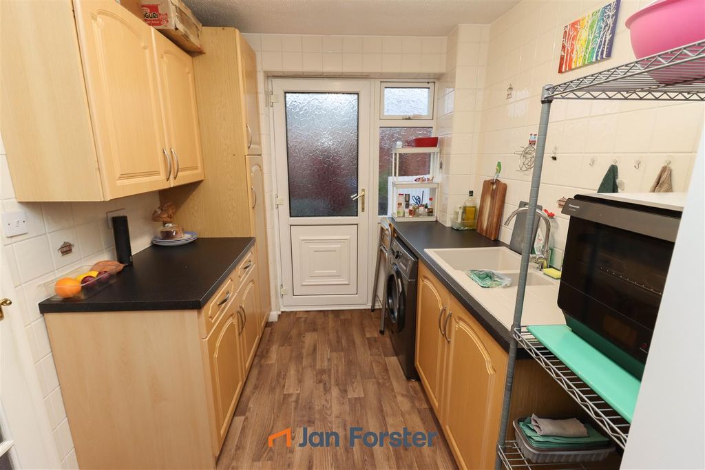 Property photo 3 of 14 Kitchen