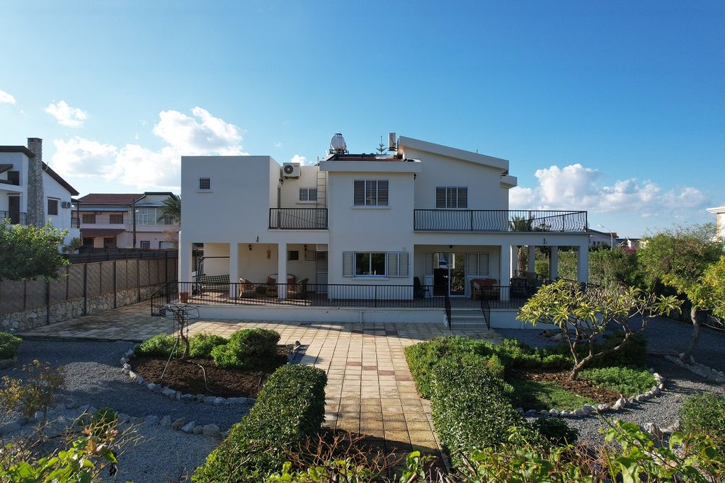 Property photo 1 of 41