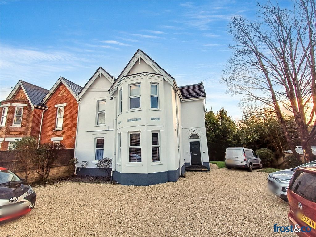 Property photo 1 of 10 Charmouth Grove