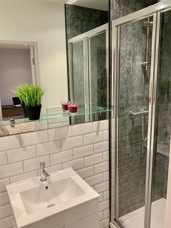 Property photo 2 of 6 En-Suite Bathroom