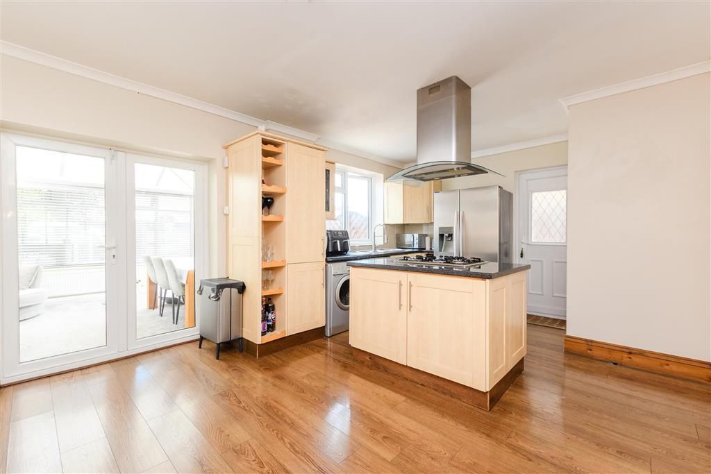 Property photo 3 of 14 Kitchen
