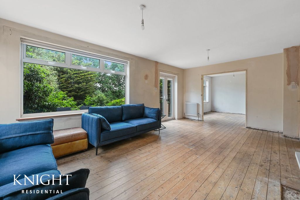 Property photo 3 of 27