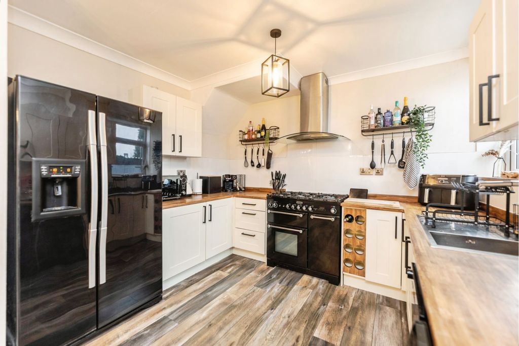 Property photo 2 of 17 Kitchen/Dining Room