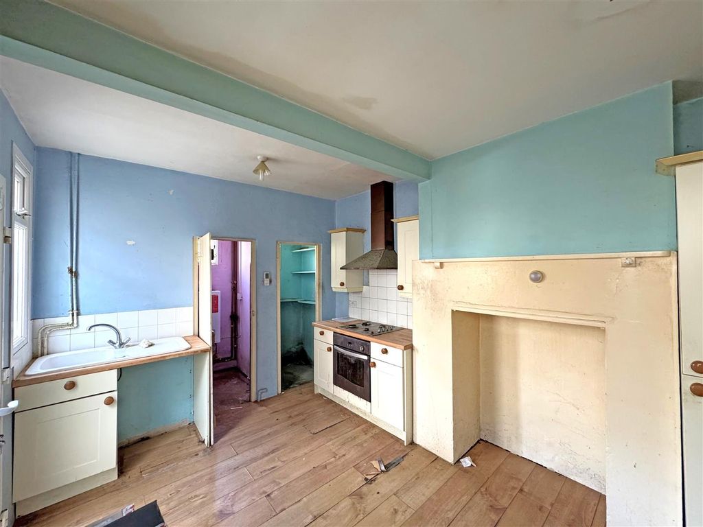 Property photo 2 of 14 4E.Jpg