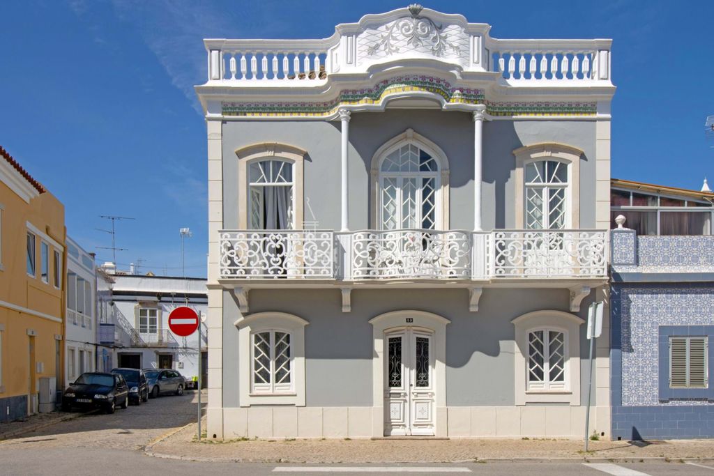 Property photo 2 of 37