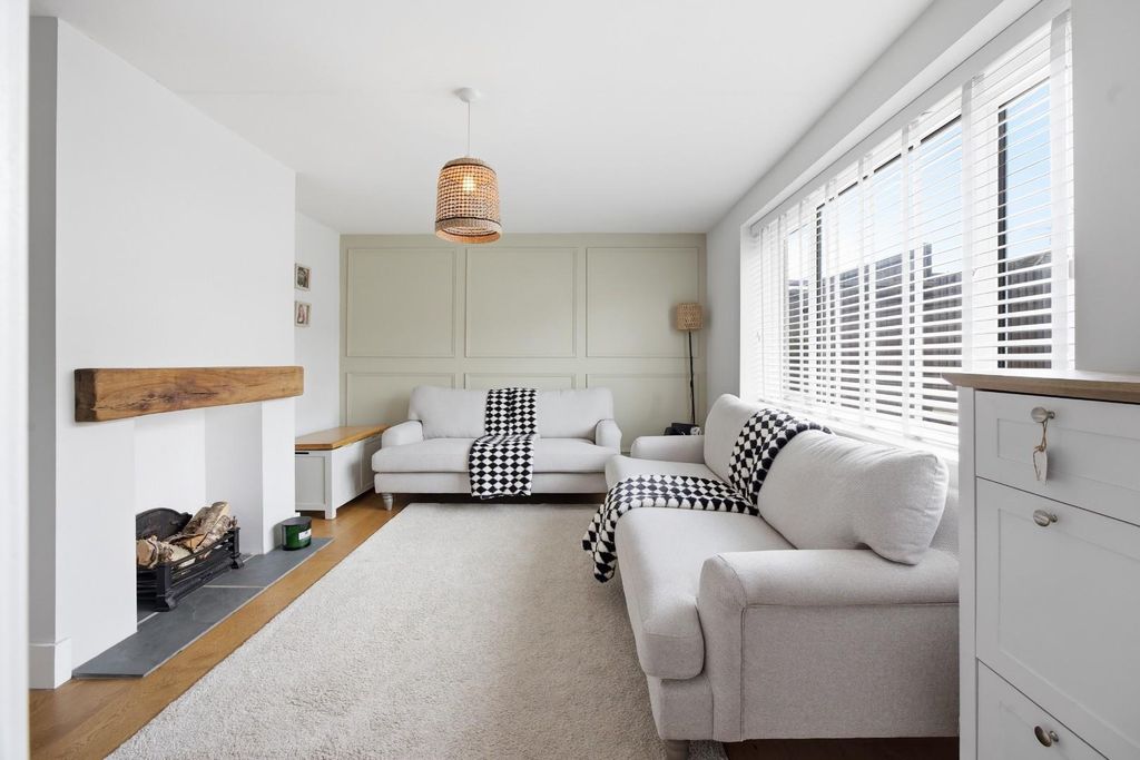 Property photo 3 of 34