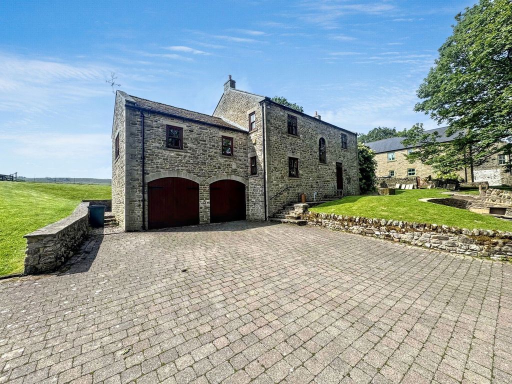 Property photo 1 of 35