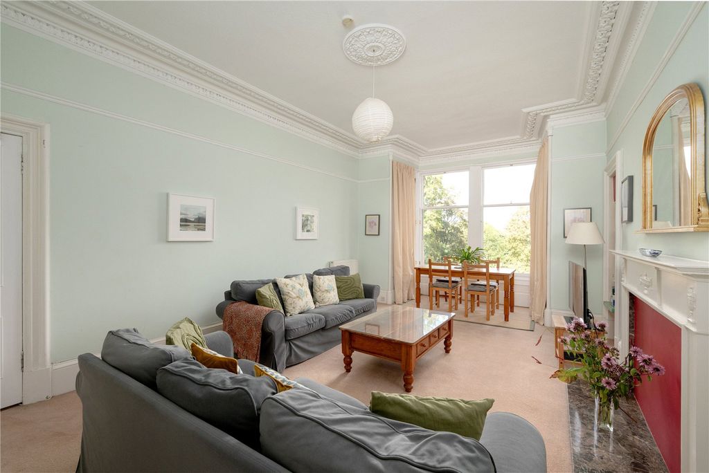 Property photo 3 of 15 Sitting Room