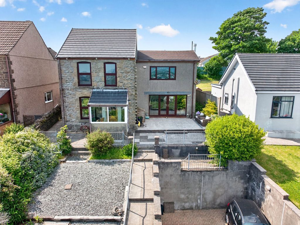 Property photo 2 of 52