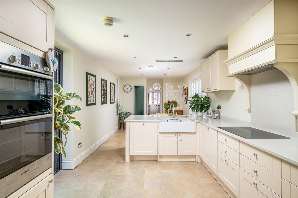 Property photo 2 of 23 260406 - 46 Castle Road, Bedford - 10.Jpg