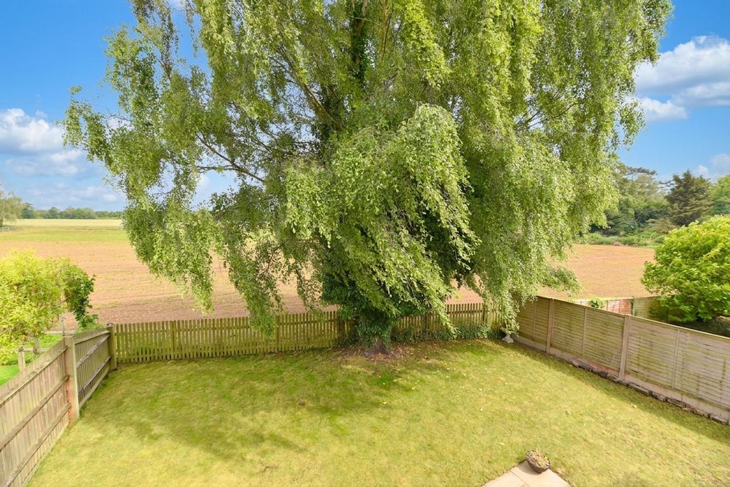 Property photo 2 of 28