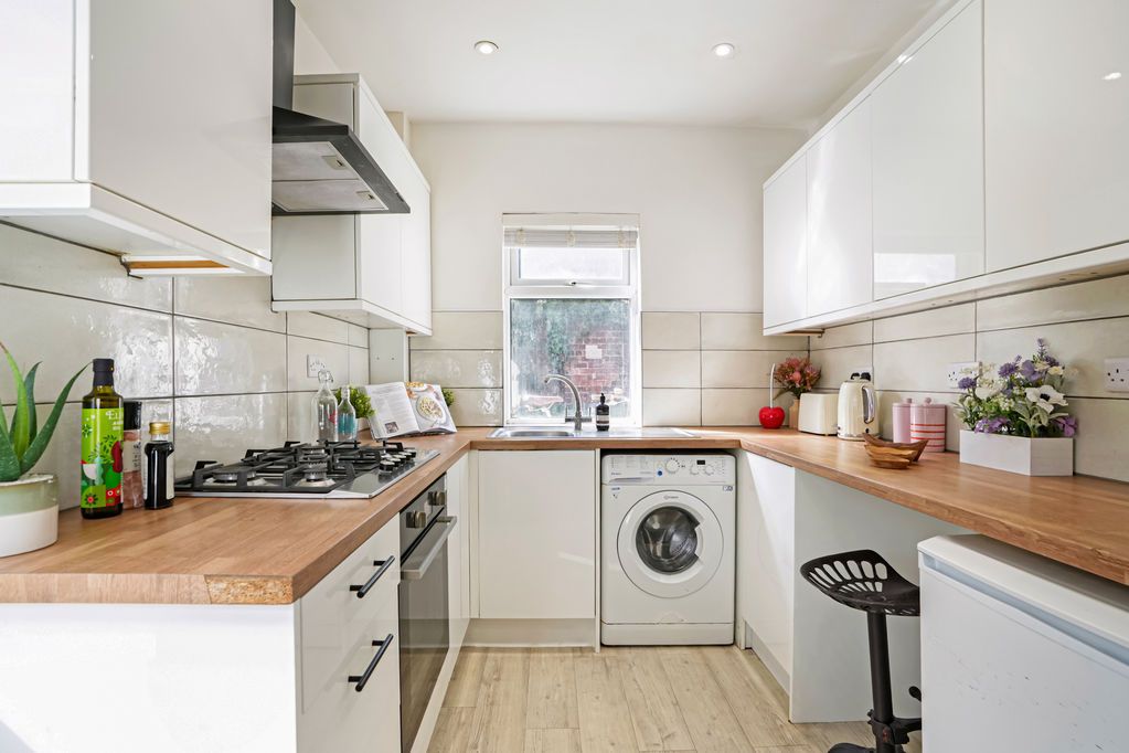 Property photo 3 of 29 Kitchen