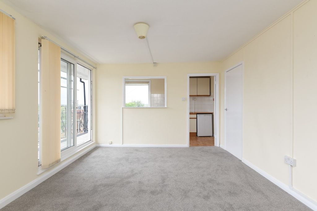 Property photo 2 of 11 5226833