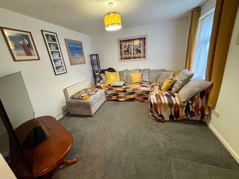 Property photo 3 of 12 Photo 4