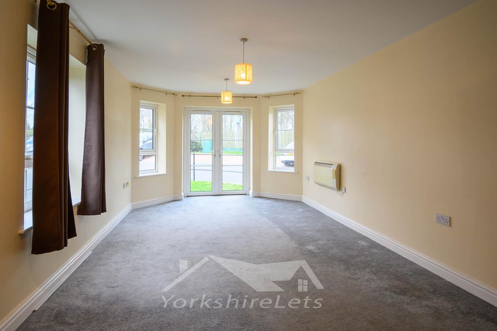 Property photo 1 of 10 Living Room