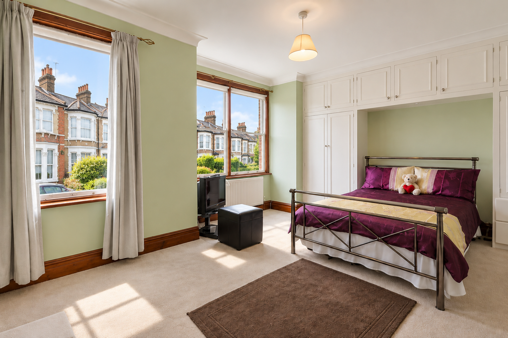 Property photo 3 of 13 Bright Sage Bedroom Overlooking Victorian Terraces