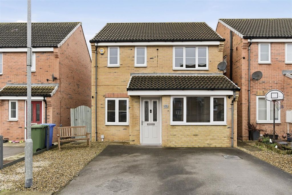 Property photo 1 of 18 14 Heather Avenue, Withernsea1.Jpg