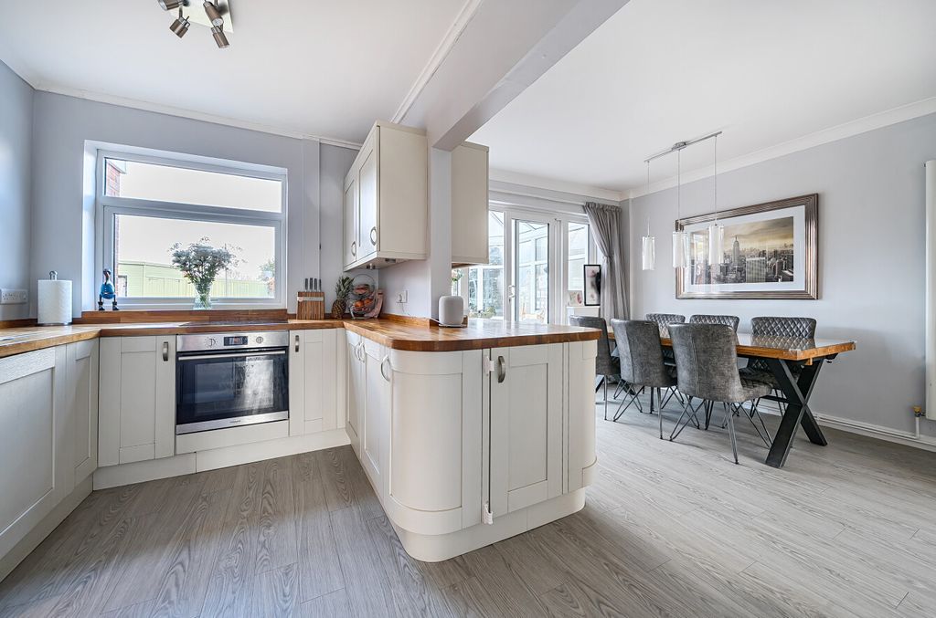 Property photo 2 of 19 2 - 1393670-9-695d1c4...