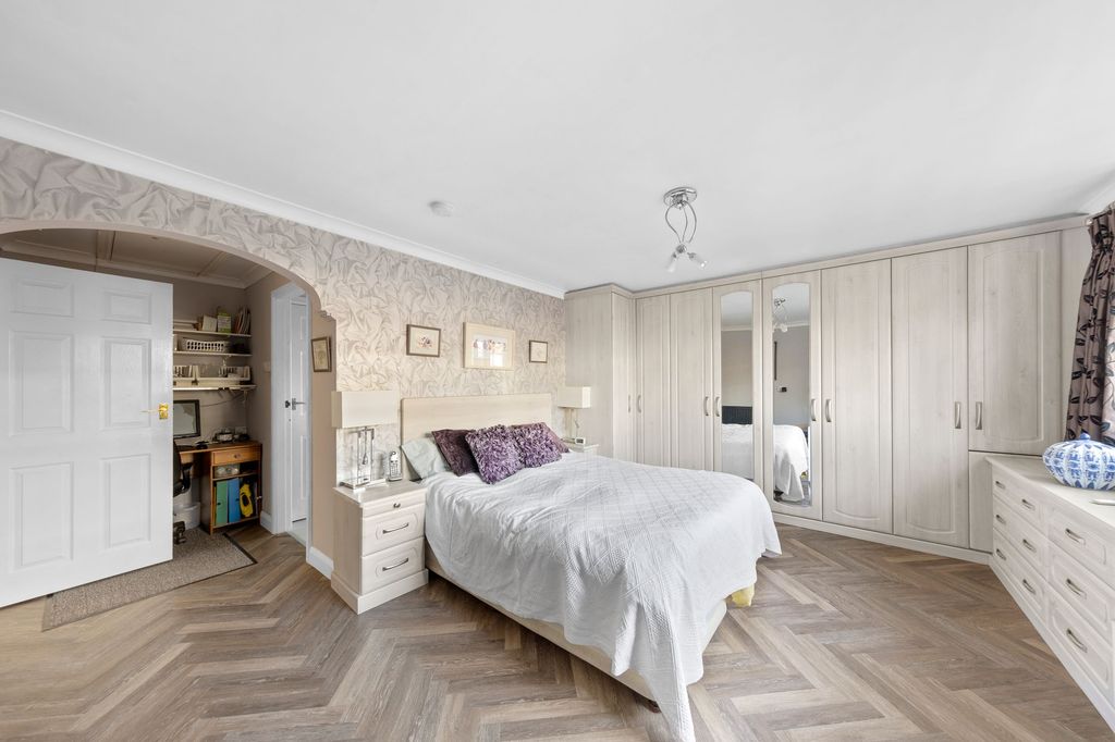 Property photo 3 of 29